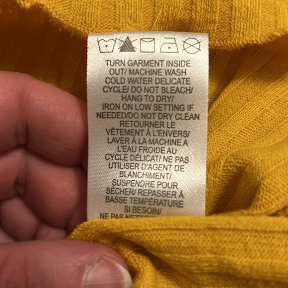 Yellow, Cropped, Long Sleeved Top with Buttons, Sz M - Picture 7 of 7